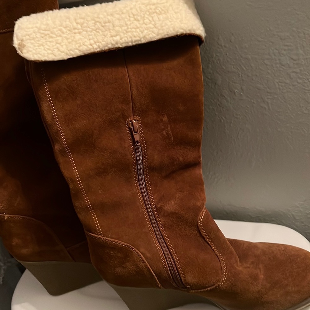 Size 10 brown suede boots